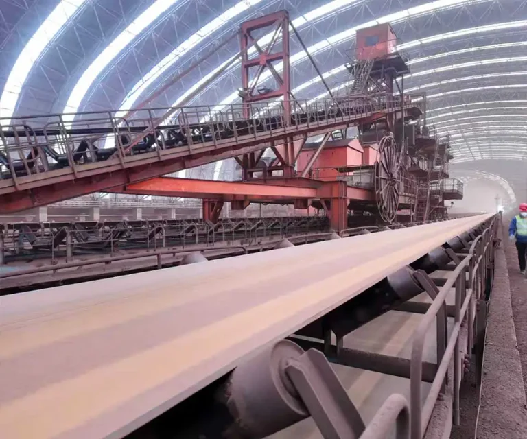 Instalación industrial para el manejo de materiales a granel en siderurgia y energía
